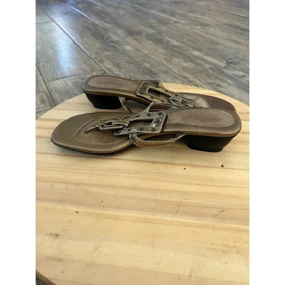 Aerosoles Women's Silver Open Toe Flip Flop Slip On Heel Sandals Size 7 - Picture 6 of 6